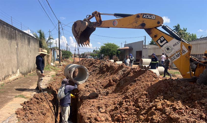 Serviços de infraestrutura avançam no bairro Três Marias