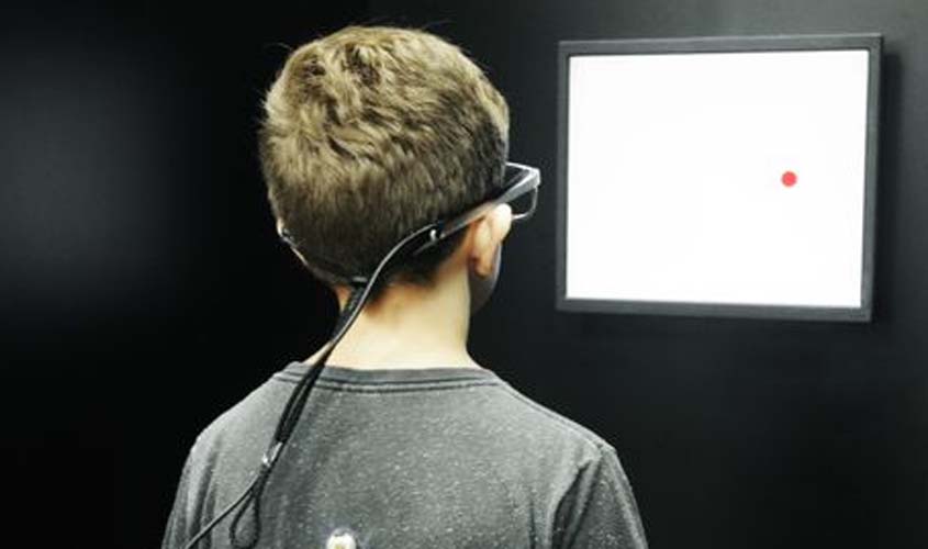 Filtro colorido aumenta velocidade de leitura de crianças com dislexia