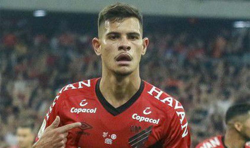 Athletico-PR vence o Internacional e se aproxima do título inédito