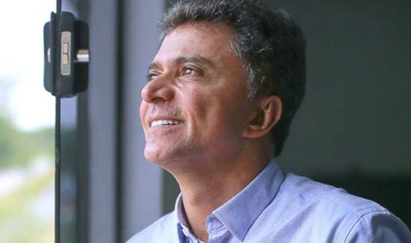 Vila tupi, na capital, lota para ouvir Expedito