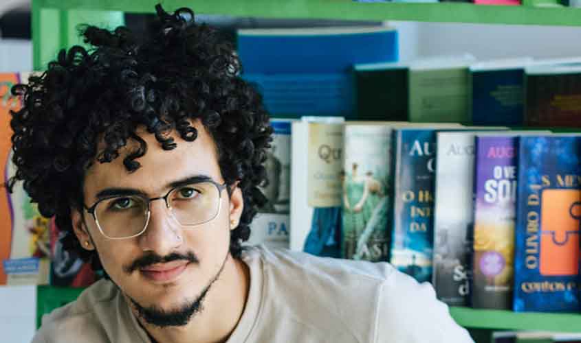 Adrian Jhonnson lança “Tremendo Pranto: A alegre tristeza” em Ji-Paraná  