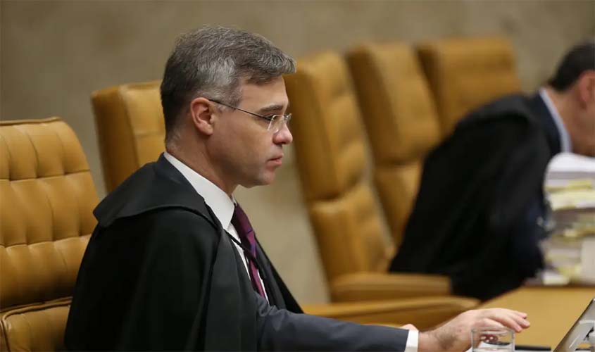 Mendonça levanta sigilo de quase 40 processos no STF