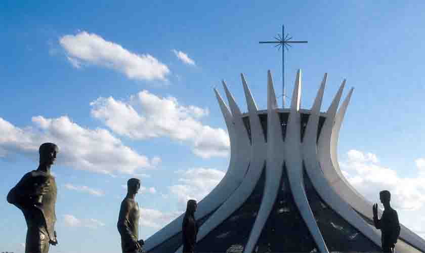 Dia da Padroeira do Brasil é comemorado com missas em Brasília