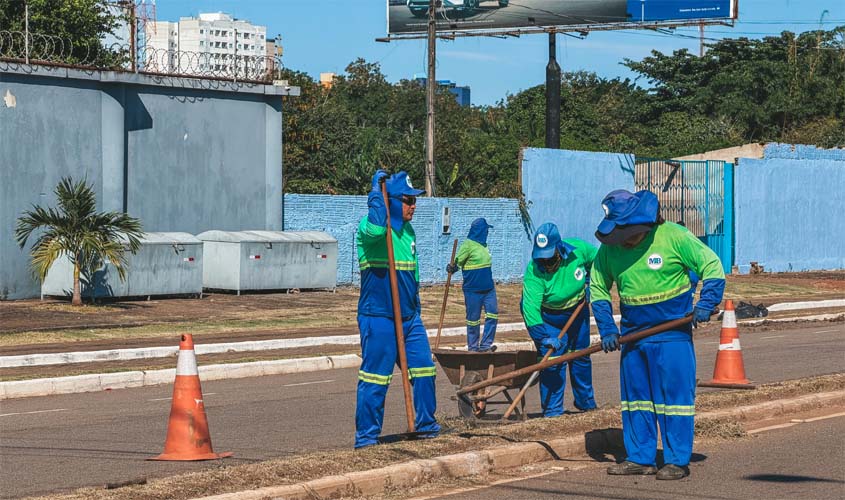 Prefeitura intensifica limpeza em várias regiões