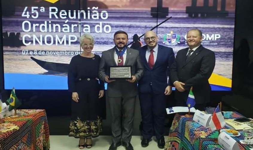 Presidente do Conselho Nacional dos Ouvidores do Ministério Público recebe homenagem
