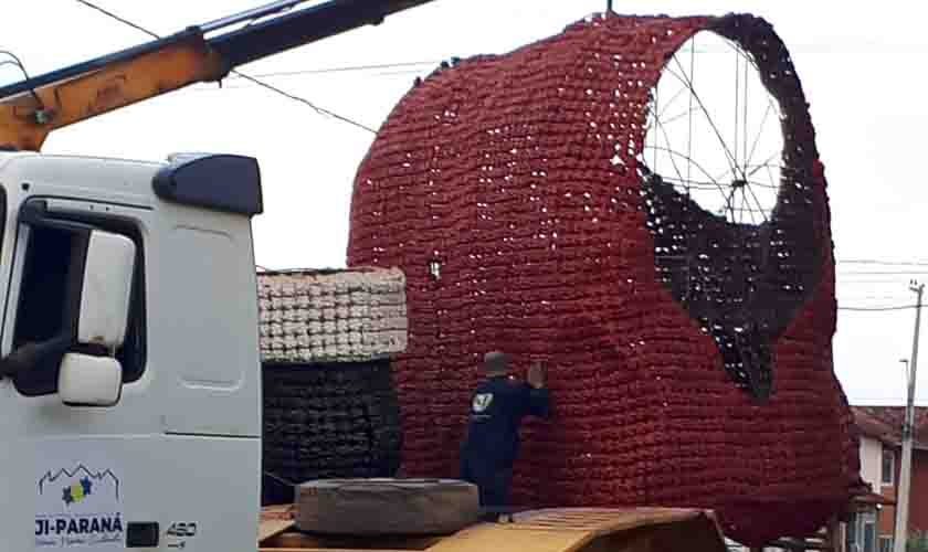 Semosp reforma prédios municipais e instala decoração natalina