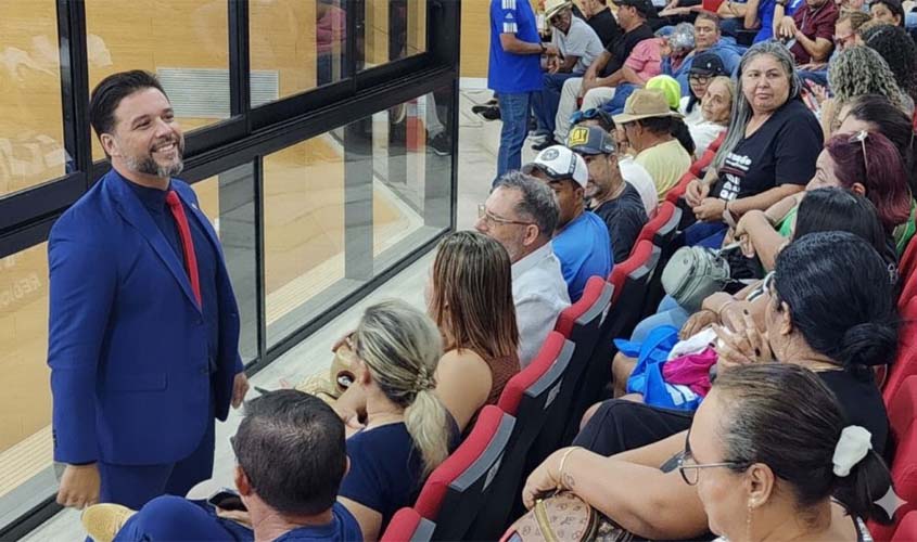 Governo anuncia concurso na Educação após cobrança