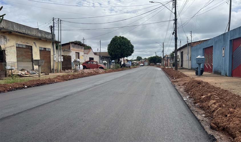 Asfalto chega à rua Ivan Marrocos