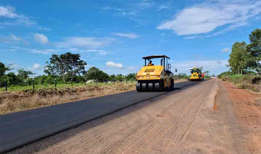 DER avança na recuperação e manutenção da RO-010, no trecho entre Rolim de Moura e o distrito de Migrantinópolis