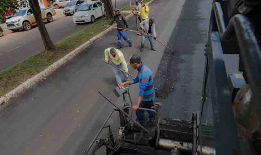 Hildon Chaves inspeciona obras de recapeamento na avenida Prefeito Chiquilito Erse