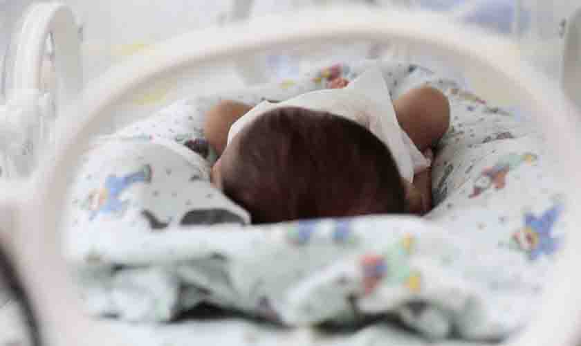 Em Rondônia, lei torna teste do olhinho obrigatório em recém-nascidos