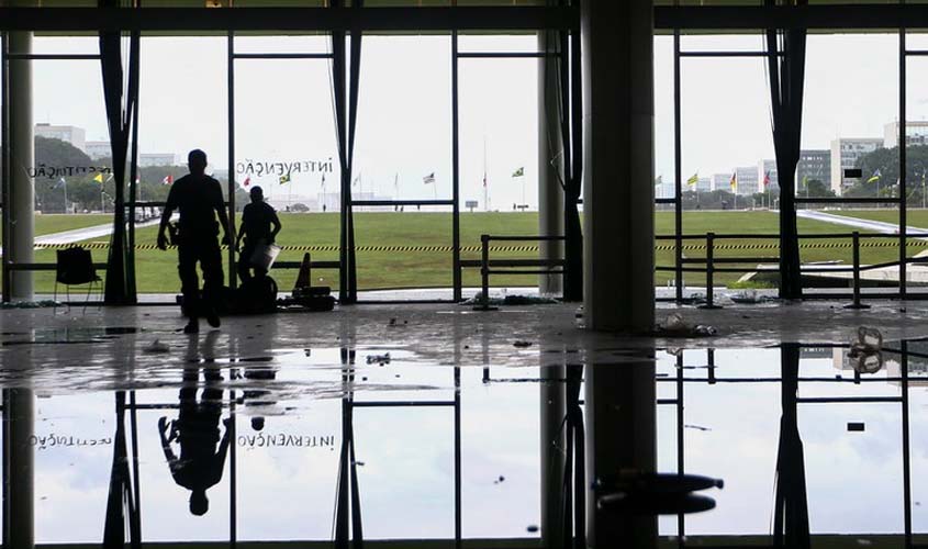 AGU obtém bloqueio de R$ 6,5 milhões em bens de 52 pessoas e 7 empresas que financiaram atos golpistas