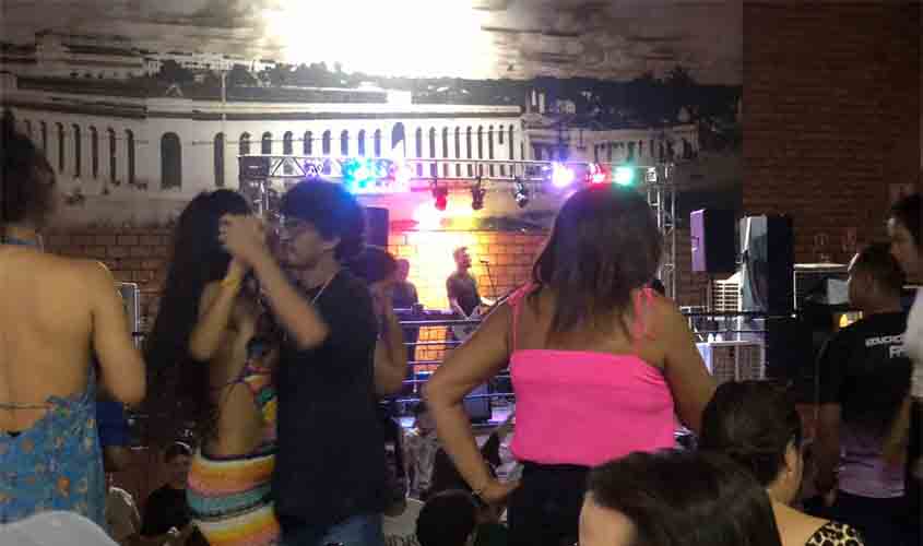 Segunda tem churrascada e show do Mistura Sertaneja  no Mercado Cultural 