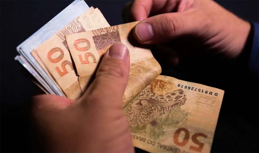 Reajuste do mínimo em 2026 custa R$ 4,28 bi aos municípios