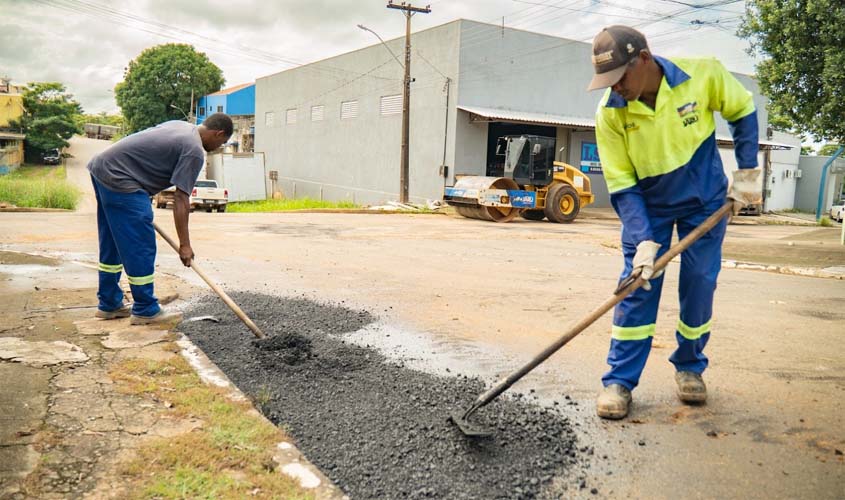 Prefeitura realiza manutenção de ruas na cidade