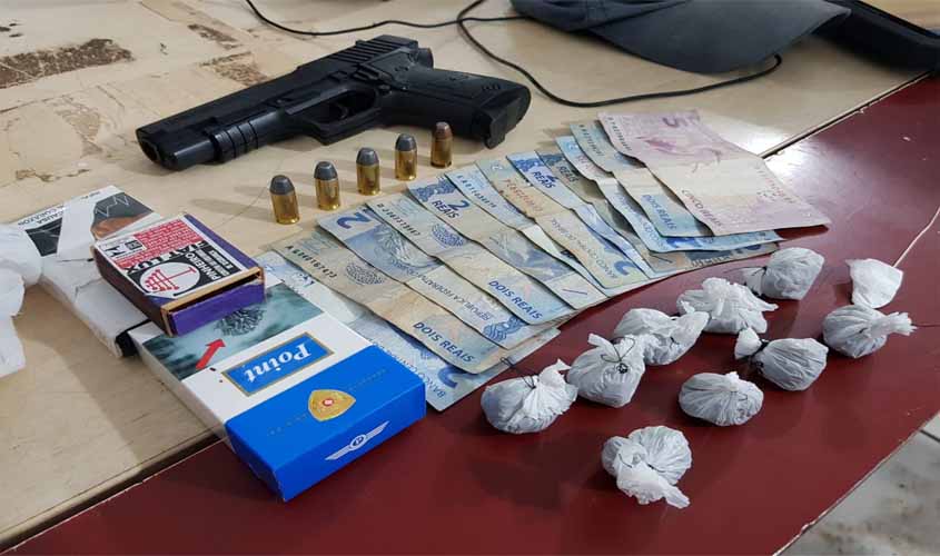 Suposto traficante é preso com drogas, arma de brinquedo e munições de pistola