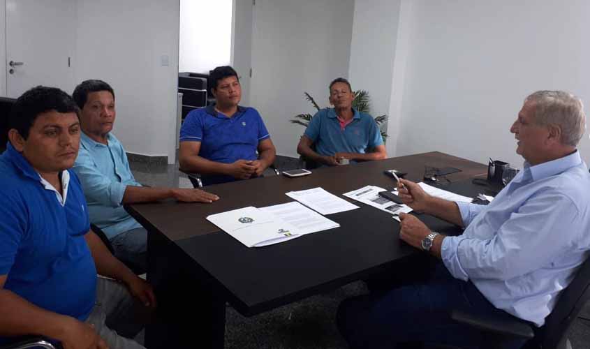 Adelino Follador acolhe pedidos para recuperação de estradas