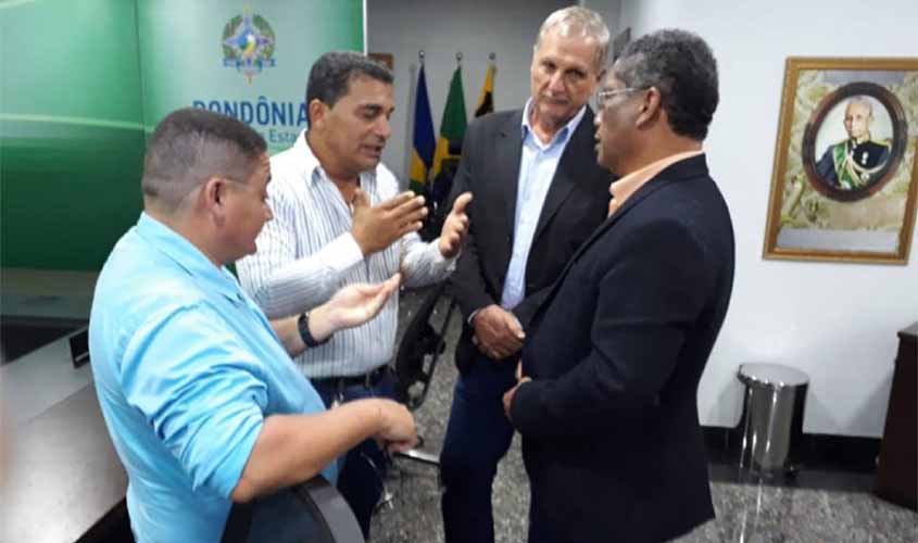 Follador discute transporte escolar em Campo Novo de Rondônia com secretário da Seduc