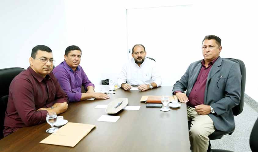 Laerte Gomes vai buscar soluções para resolver graves problemas das estradas de Presidente Médici
