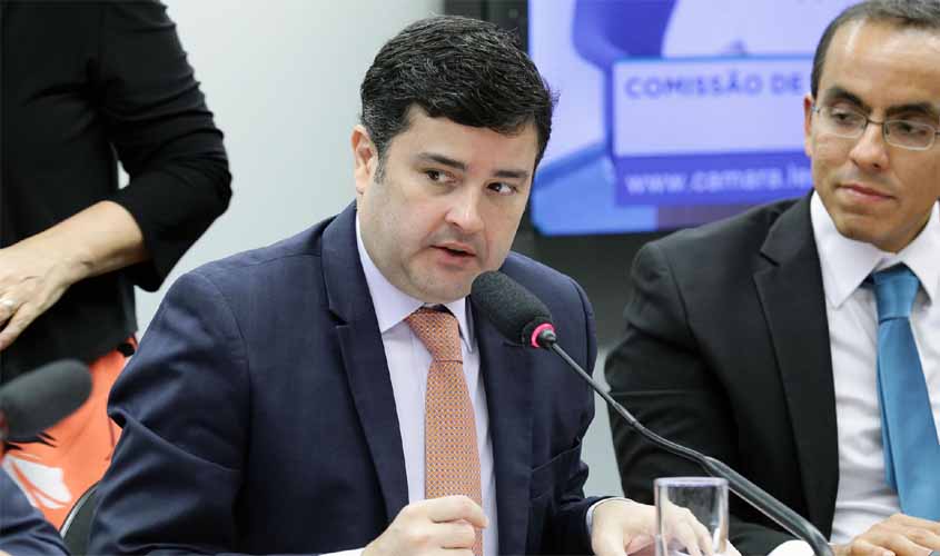 Projeto autoriza venda de spray de pimenta e arma de eletrochoque para mulheres