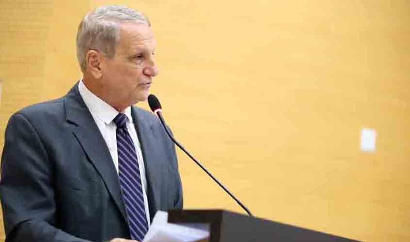 Follador anuncia flexibilização dos serviços de taxis no estado