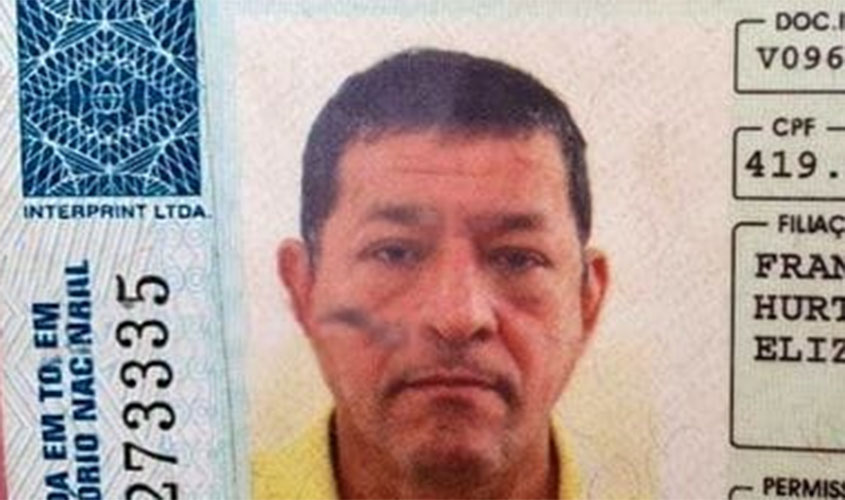 Motociclista morre em cruzamento após colidir contra caminhão