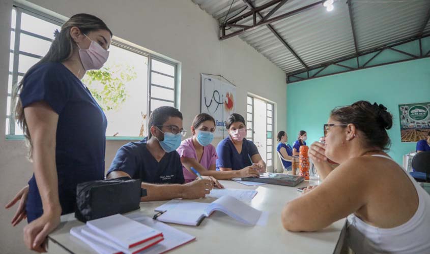 Moradores do Cristal da Calama recebem atendimento dentro do residencial