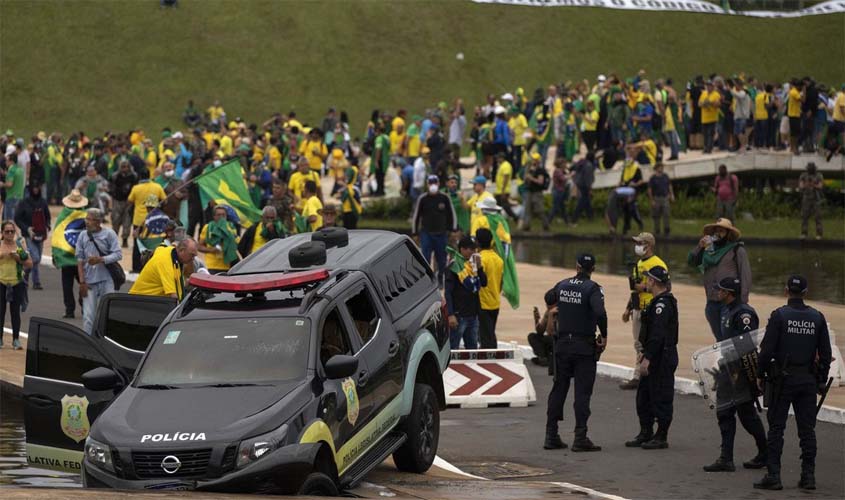 Moraes liberta mais 130 pessoas presas por atos golpistas de janeiro