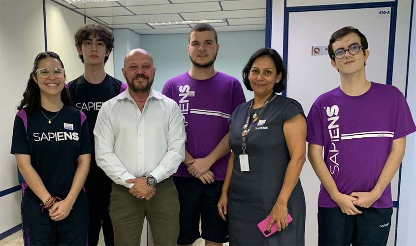 Grupo de estudantes visita Procurador de Justiça e manifesta apoio em ações do MPRO