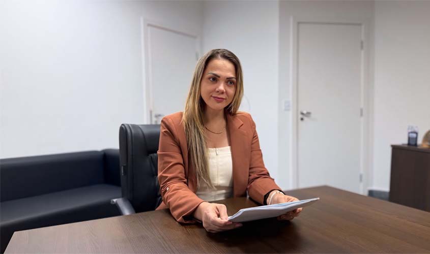 Cláudia de Jesus defende sistema integrado e fiscalização de medicamentos