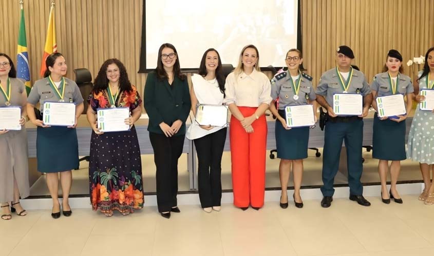 Sessão solene de Cláudia de Jesus homenageia personalidades em Ji-Paraná