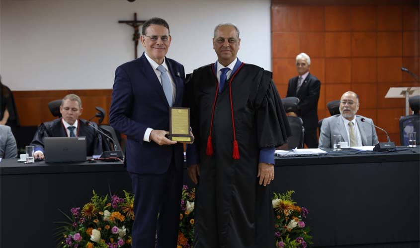 Tribunal de Justiça é homenageado pelo TRE-RO em sessão solene
