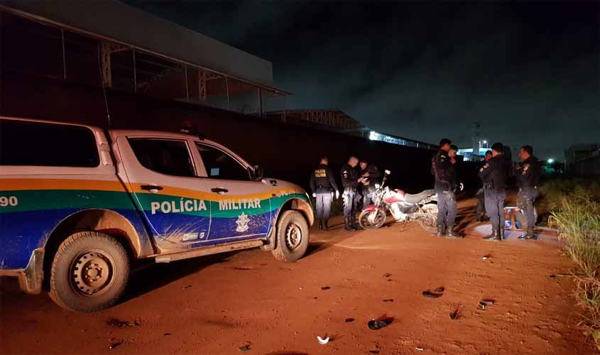 Motociclista tenta fugir da Polícia e acaba sofrendo grave acidente