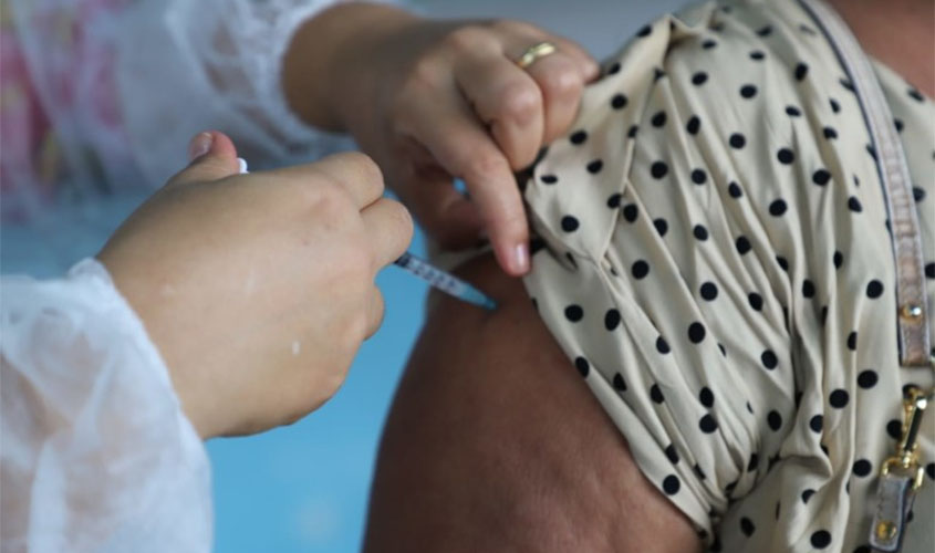 Vacinação é retomada nas unidades de saúde da capital
