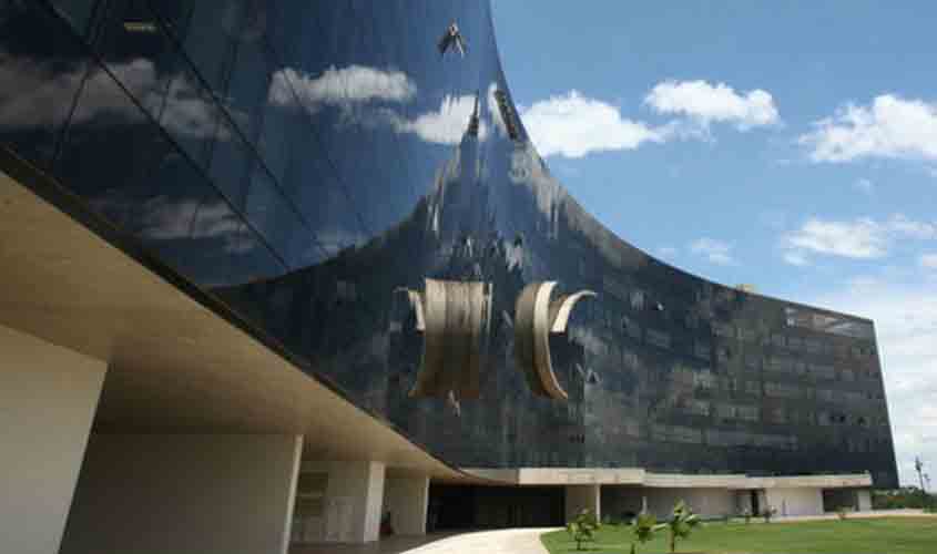 Motorista de caminhão com tanque suplementar receberá adicional de periculosidade  