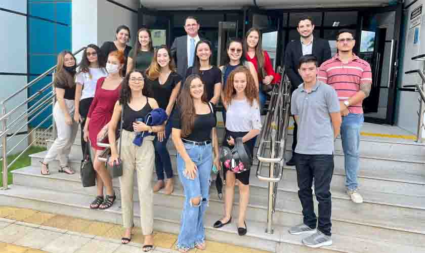 Estudantes de Direito da UNESC acompanham Júri em Cacoal 