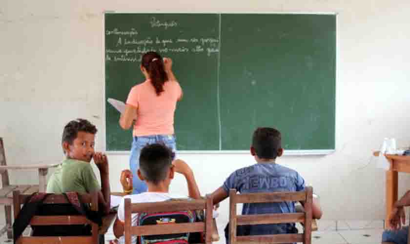 Sancionada lei que prevê repasse de precatórios do Fundeb para pagamento de professores  