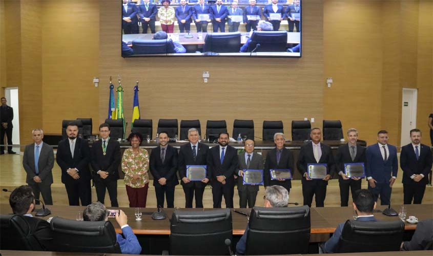 Desembargadores e juiz do TJRO recebem título de cidadãos honorários do Estado de Rondônia