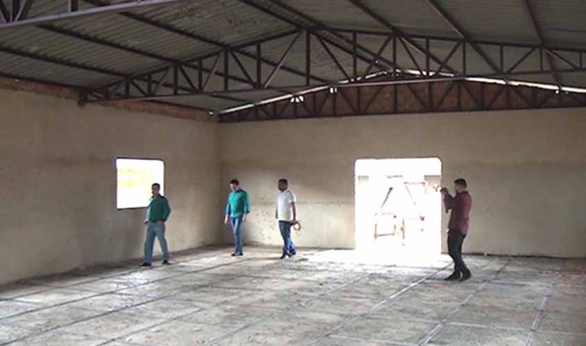 Aélcio da TV fiscaliza obras nas escolas de Porto Velho
