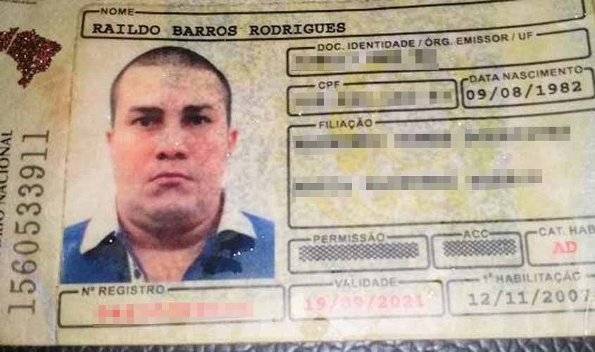 Motociclista morre após fazer ultrapassagem e bater de frente com carro na zona sul