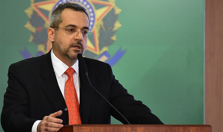 Verba de R$ 721 milhões do FNDE será usada para escolas no combate à epidemia