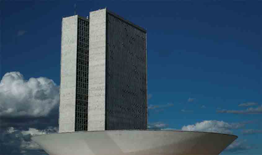 CCJ adia reunião para analisar parecer sobre reforma administrativa