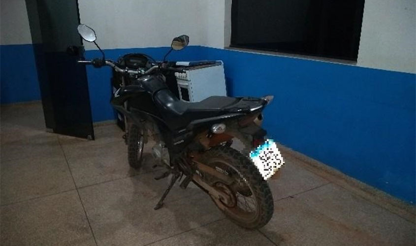 Polícia Militar recupera motocicleta minutos após roubo, à mão armada