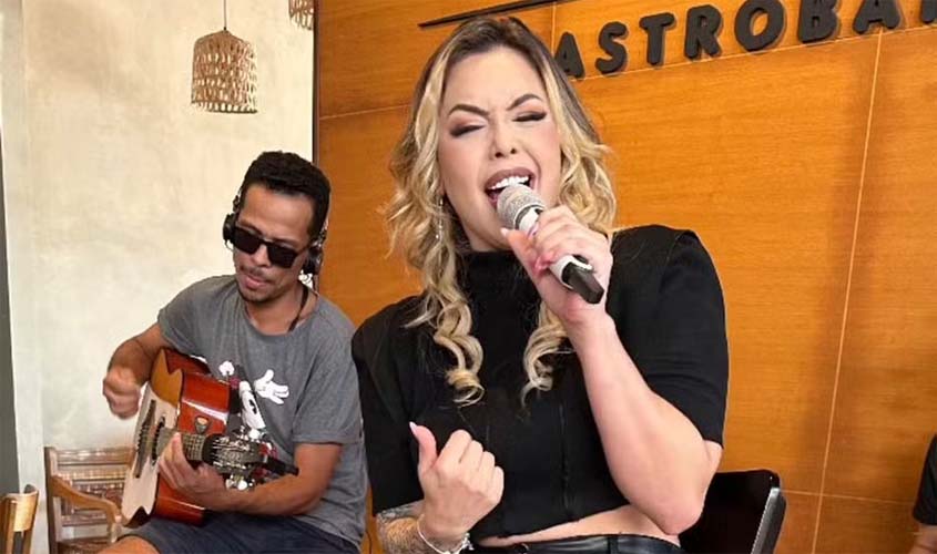 Tragédia na BR-364: Acidente encerrou a a promissora carreira da cantora Ana Paula Vieira, que morreu ao lado do namorado
