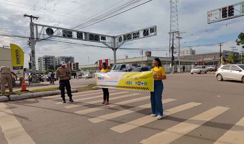 Semtran realiza pit-stop de conscientização no trânsito como parte da campanha Maio Amarelo