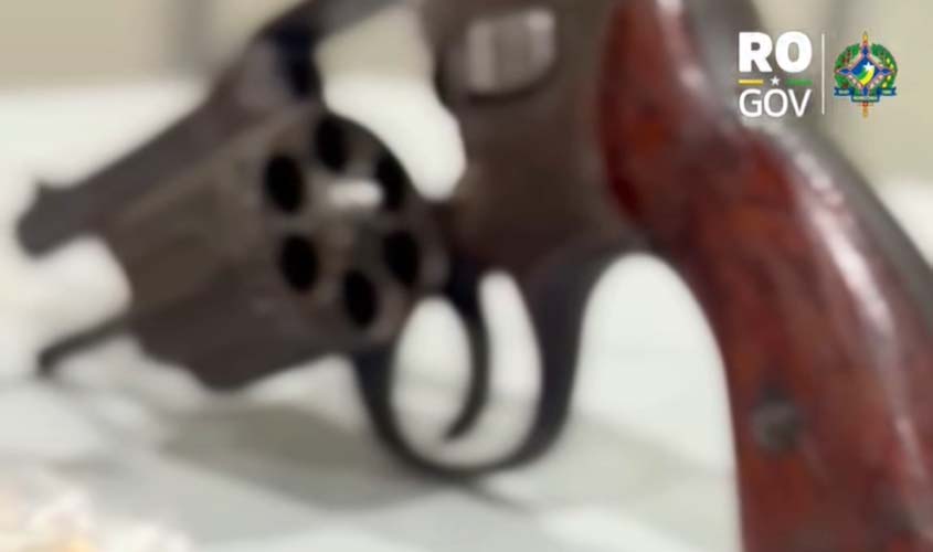 Polícia Civil apreende arma, drogas e veículo adulterado