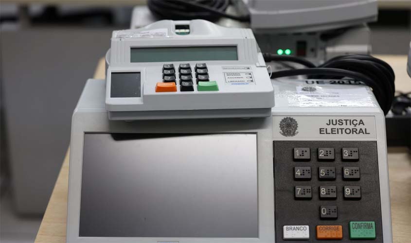 Fake news sobre urnas eletrônicas miram eleições, diz pesquisa