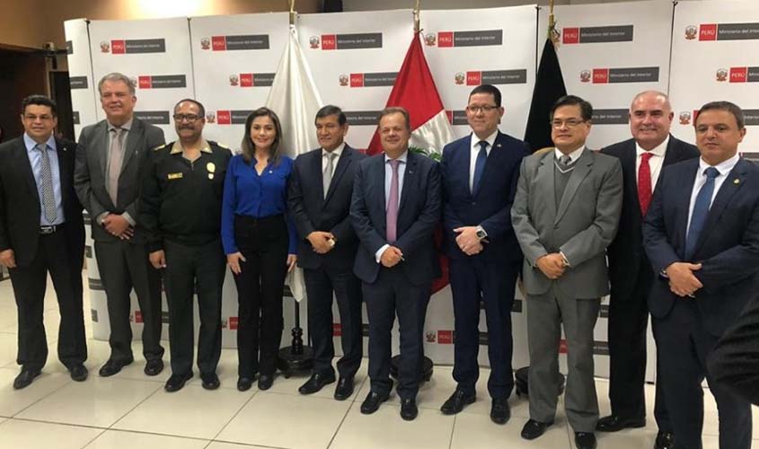 Fomento ao agronegócio e fortalecimento da segurança são temas debatidos pelo governador no Peru