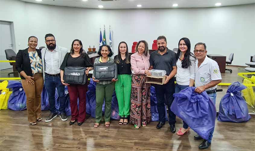 Notebooks são entregues em Ouro Preto em ação que envolveu o Fórum da comarca