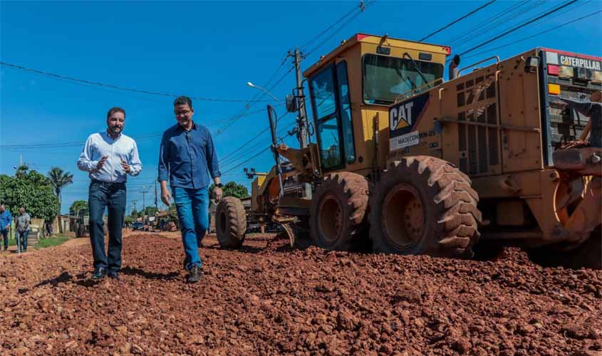 Hildon Chaves fiscaliza obras no bairro Jardim Santana